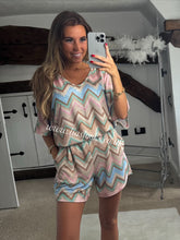 Load image into Gallery viewer, Zig Zag Bow Short Set