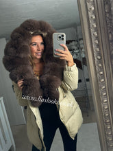 Load image into Gallery viewer, Fur Collar Puffer Coat
